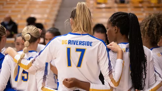 Emily Casner (No. 24) and team huddle