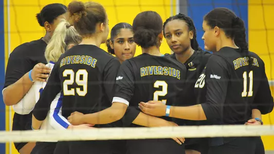 Highlanders huddle during volleyball match