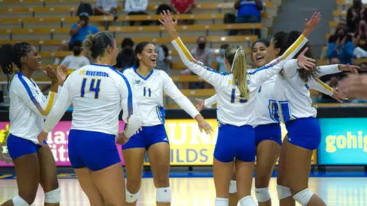 Volleyball celebrates home opening win 2021 over Southern Utah