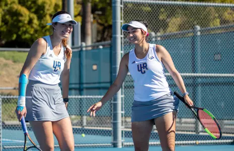 Members of UCRÕs womenÕs tennis team during their match against Long Beach State on February 18, 2022, at UC Riverside.
(UCR/Stan Lim)