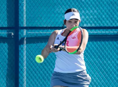 Members of UCRÕs womenÕs tennis team during their match against Long Beach State on February 18, 2022, at UC Riverside.
(UCR/Stan Lim)
