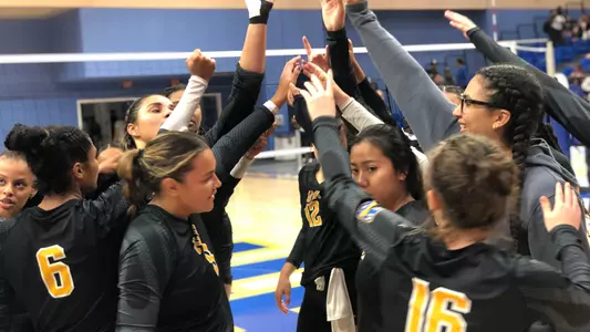 Huddle volleyball