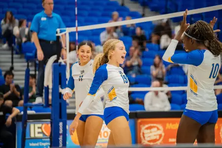 Volleyball vs Cal Poly