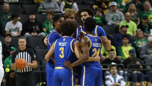 Men's Basketball Huddle