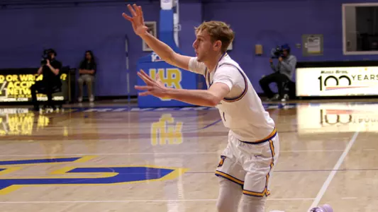 Parker Strauss vs St. Thomas