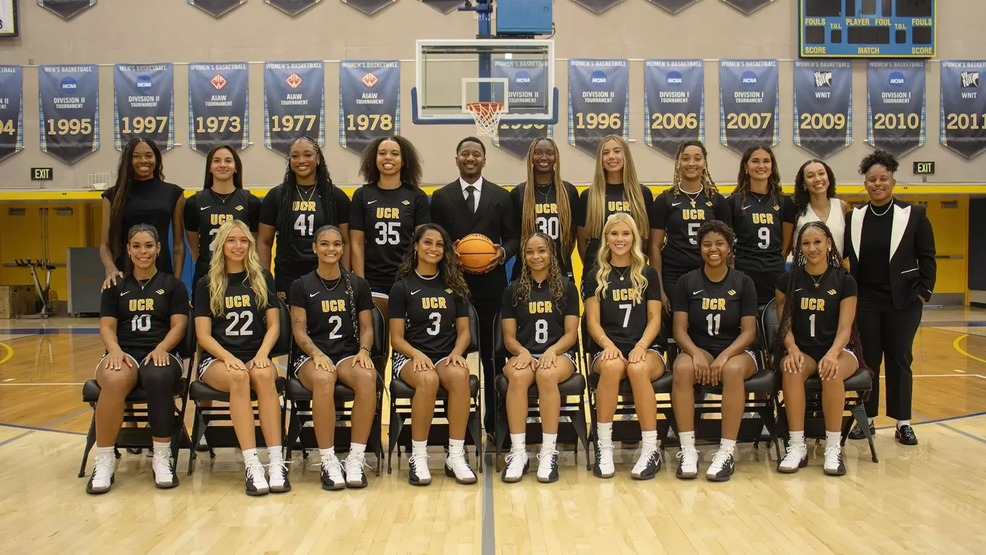 2026_26 WBB Team Shot