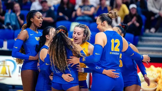 WVB team huddle