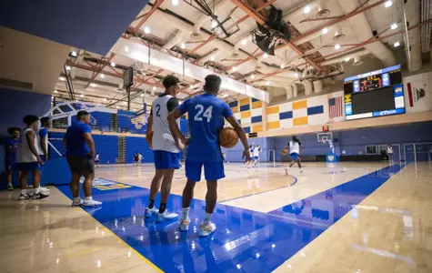 UC Riverside’s Kaleb Smith, #2, and Barrington Hargress, #24, wait their turn during practice on Tuesday, October 1, 2024, a the SRC.
(UCR/Stan Lim)