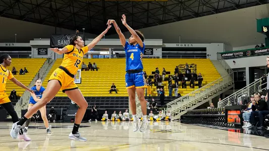Jordyn Marshall vs Long Beach State with the jumpshot