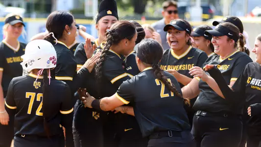 Trendee Kahunahana Hits Walk Off