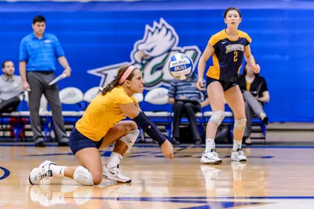 Julie Jeziorowski became the first player in Marquette history to amass 2,000 career digs at Xavier on Saturday.