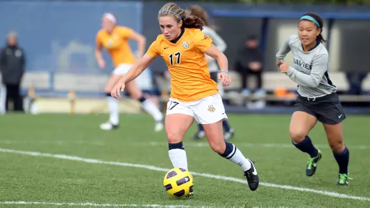 Sophomore Liz Bartels