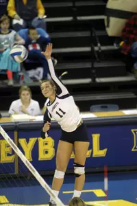 Lindsey Gosh hit .415 over the weekend with just two hitting errors.