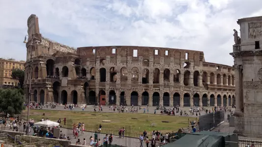 The 30-minute program follows the team's journey from Rome to Lake Como.