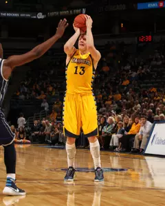 Henry Ellenson notched his third double-double in a row.