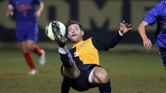 David Selvaggi scored the go-ahead goal in the 82nd minute for the Golden Eagles
