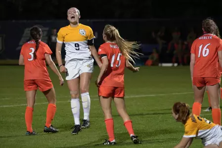 Eli Beard tallied her second goal of the season in the 32nd minute (photo: Russ Handwork).