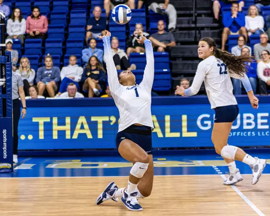 Collin Nawrocki1 Yadhira AnchanteMarquette Volleyball vs. Green Bay