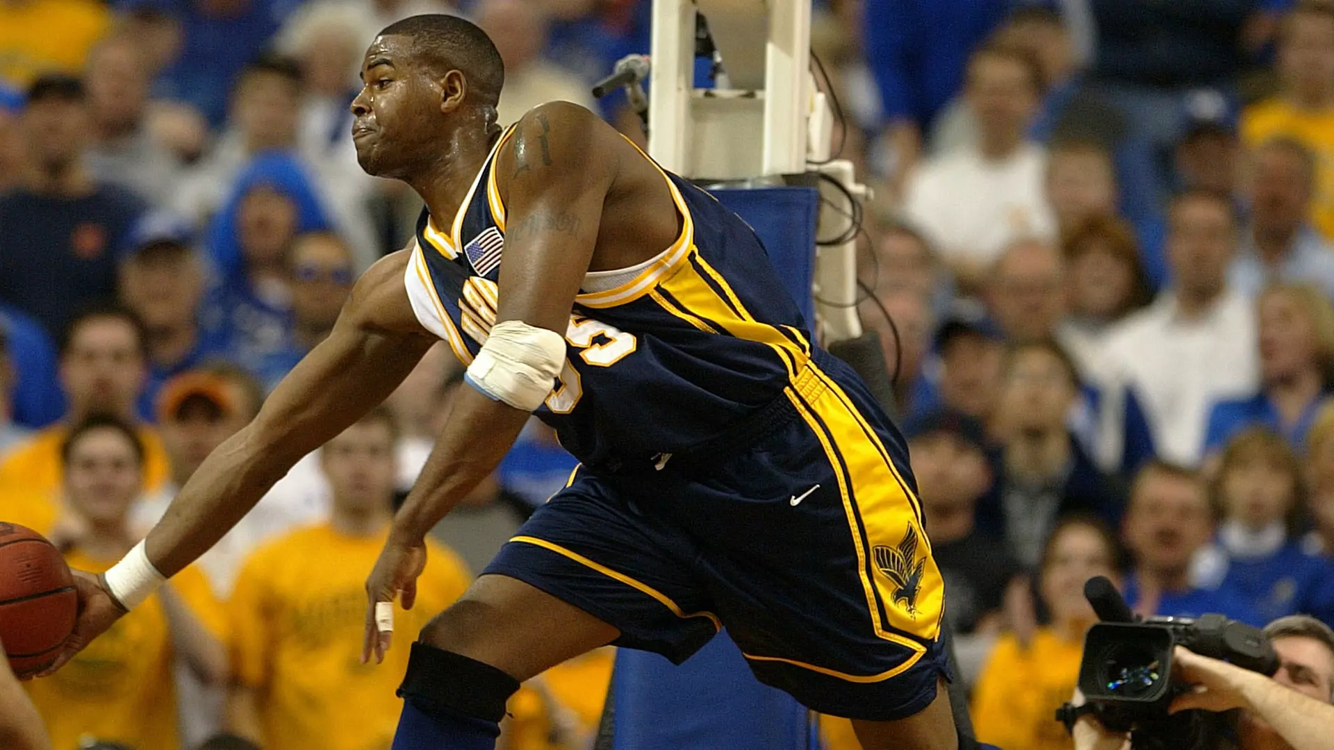 Former, Game, Marquette men's basketball, Men's Basketball, Navy, Other Keywords, Robert Jackson 1998-2003, Vs. Kentucky
Marquette Men's Basketball vs. Kentucky