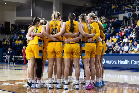 WBB huddle