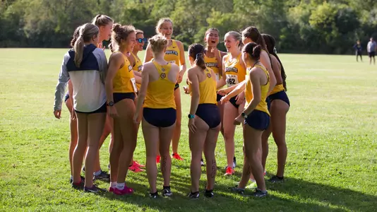 XC Women Huddle