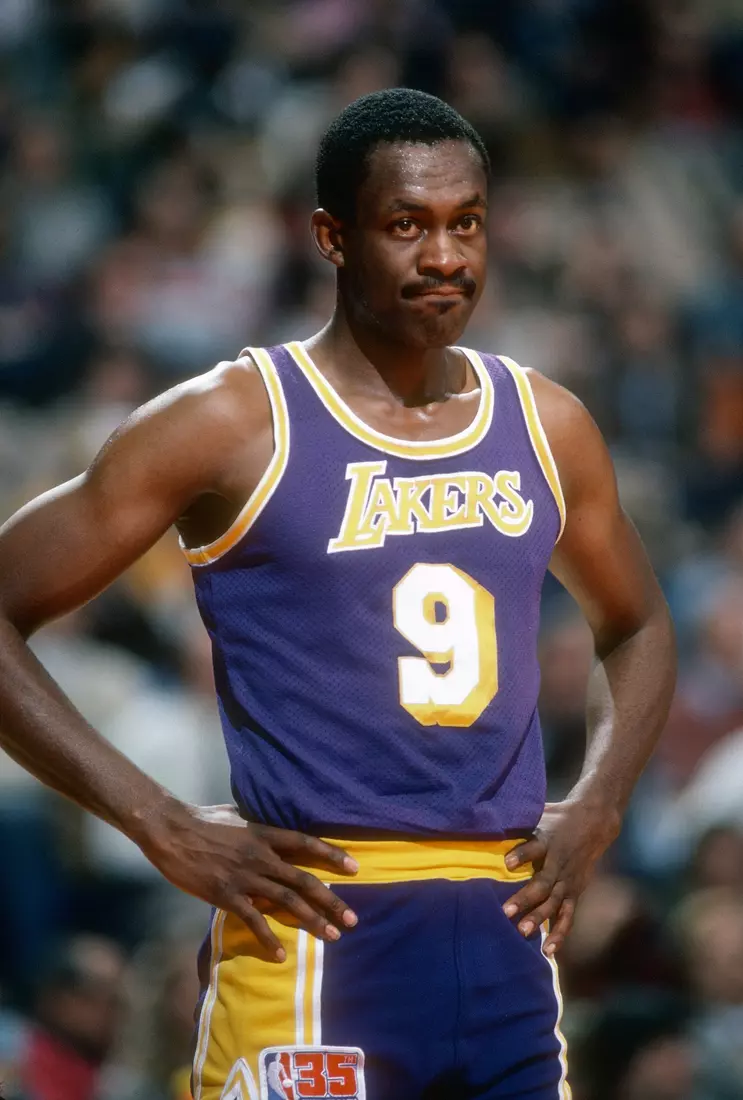 LANDOVER, MD - CIRCA 1980: Jim Chones #9 of the Los Angeles Lakers looks on against the Washington Bullets during an NBA basketball game circa 1980 at the Capital Centre in Landover, Maryland. Chones played for the Lakers from 1979-81. (Photo by Focus on Sport/Getty Images)