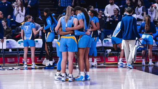 WBB Huddle at UConn