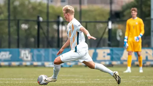 5 Tristan Ronnestad-Stevens
Marquette Mens Soccer beats North Florida 2-1 at Valley Fields in Milwaukee, WI on August 24th, 2025.