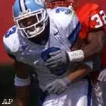 North Carolina State defender Julius Patterson (32) forces an incompletion in the first quarter.