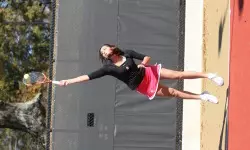 Sophomore Elisha Hande is 8-2 this fall