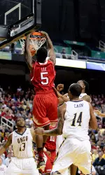 Desmond Lee dunks in the final minutes of NC State's 68-64 win on Monday night.