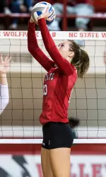 Sophomore setter Maggie Speaks