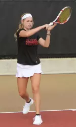Liza Fieldsend improved to 4-0 in singles play on the year with her 7-6 (7-3), 3-6, 6-2 victory on Sunday.