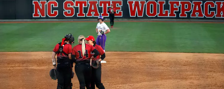 New Uni Infield Huddle