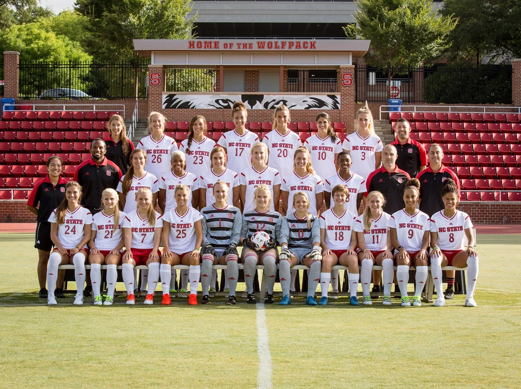 2016 women's soccer team photo