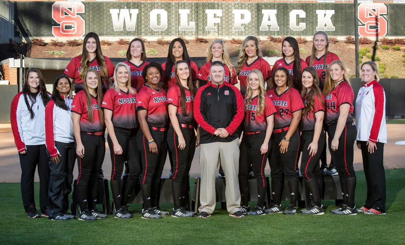 2017 Softball Team Photo