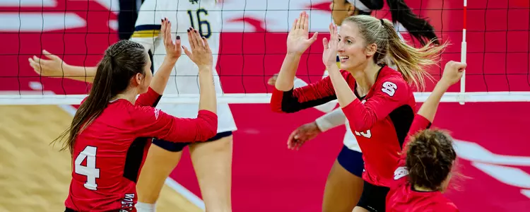 Kaitlyn, Kylie High Five FPP