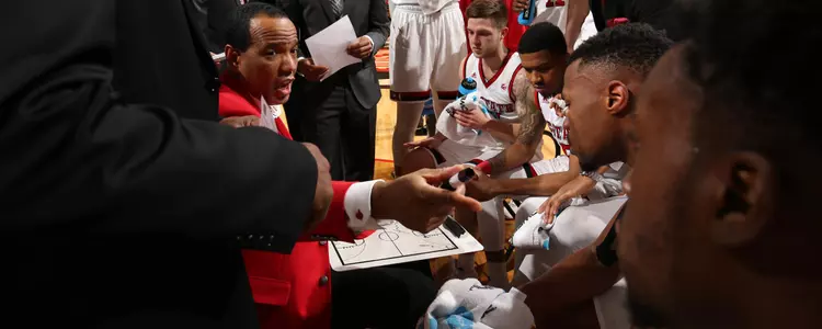 MBB Team Huddle vs UNC