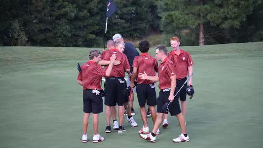 18-19 Men's Golf Team Celebration