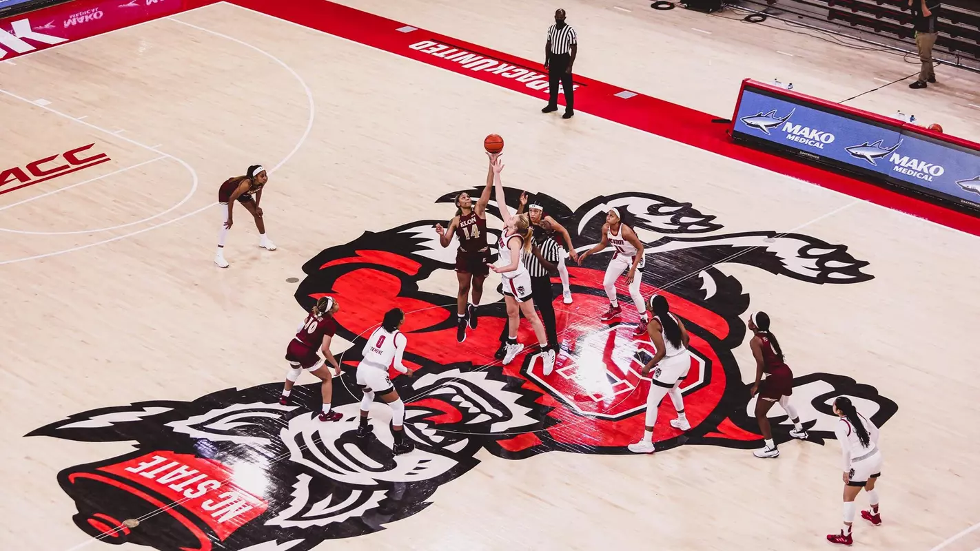 WBB Jump Ball Cunane