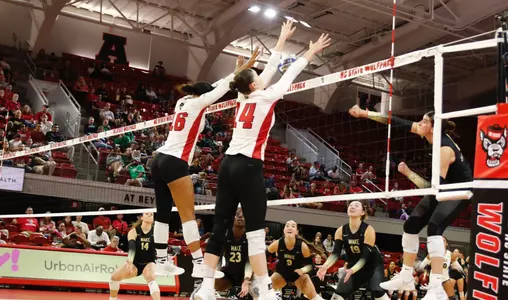 Jada Allen, Martyna Leoniak -- block v Wake Forest