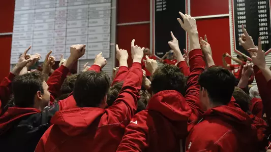 Men's Swimming & Diving Team Huddle 2022-23