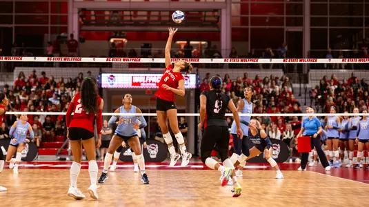 Naomi Cabello setting vs UNC in set two 10/11/24
