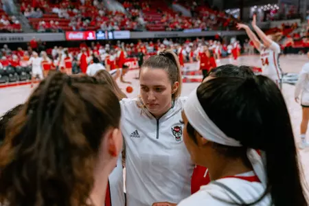 Lizzy Williamson_Huddle