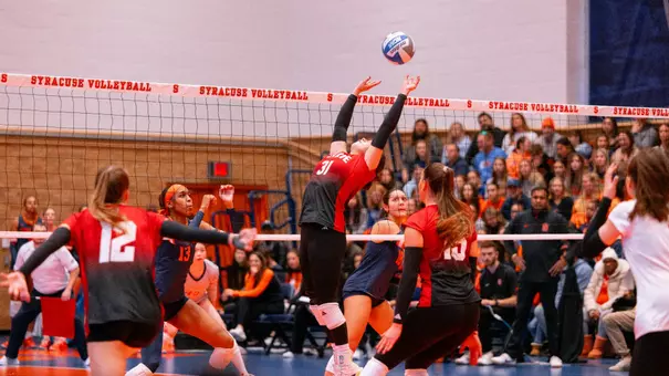 Elaisa Villar setting at Syracuse 11/16/25