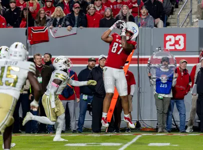 NC State Wolfpack tight end DANTE DANIELS (87) catches a pass during first half of the Atlantic Coast Conference (ACC) football game between the Georgia Tech Yellow Jackets and the NC State Wolfpack on November 1st, 2025 at Carter-Finley Stadium in Raleigh, NC. The Wolfpack defeated the Yellow Jackets 48 - 36.