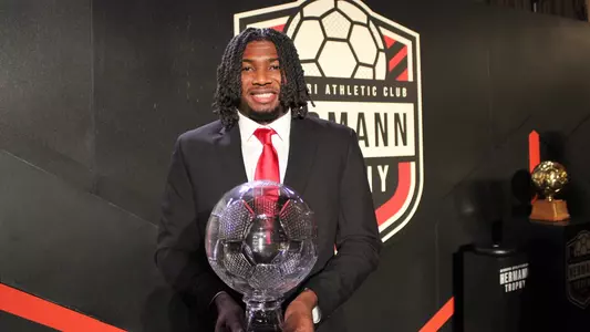 MSOC20260109 Donavan Phillip MAC Hermann Trophy award winner
