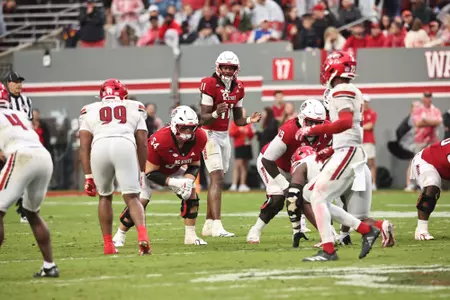 CJ Bailey taking snap