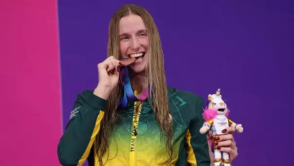Olivia Nel 100 backstroke Bronze Medalist
