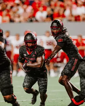 CJ Bailey hands off to Duke Scott